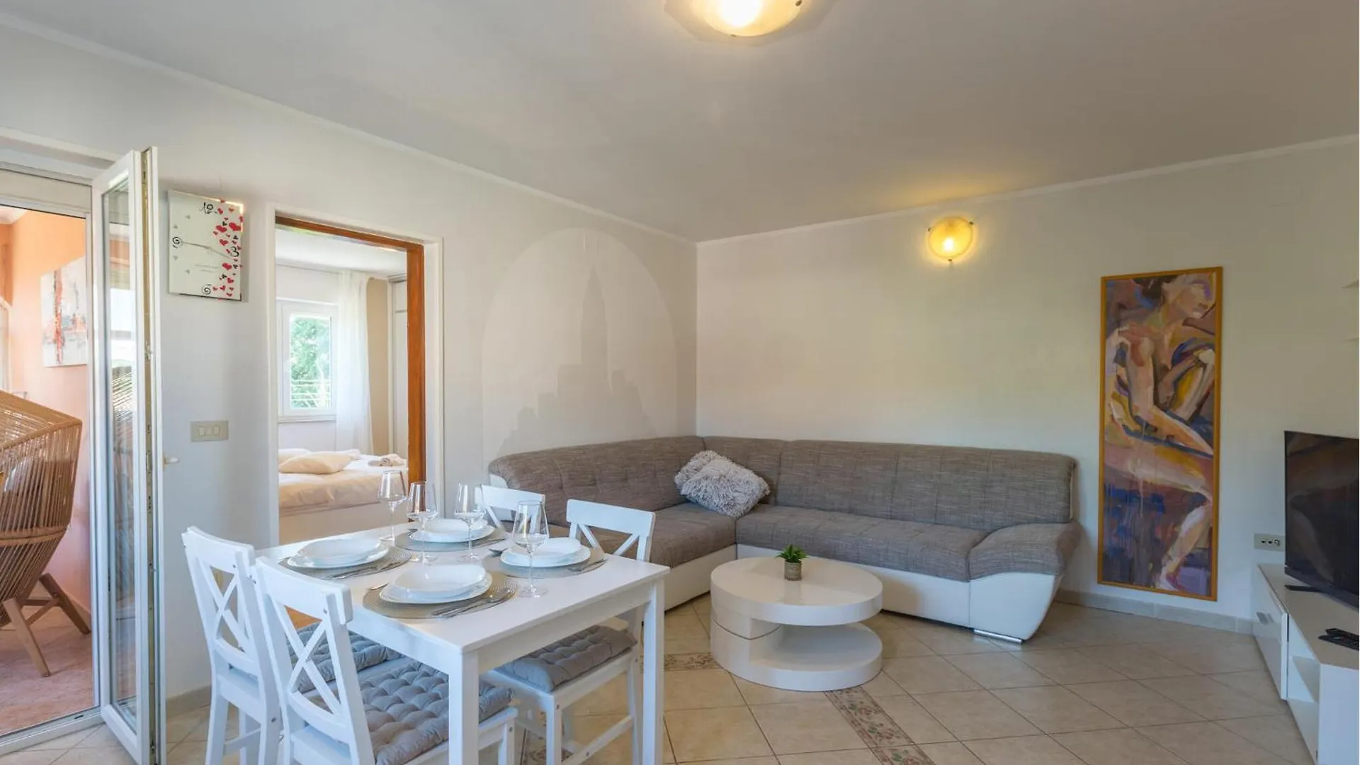 Cozy Apartment In Karigador With Kitchen