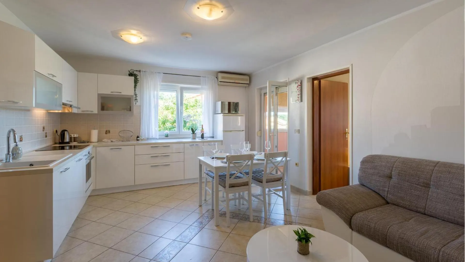 Cozy Apartment In Karigador With Kitchen 0*,
