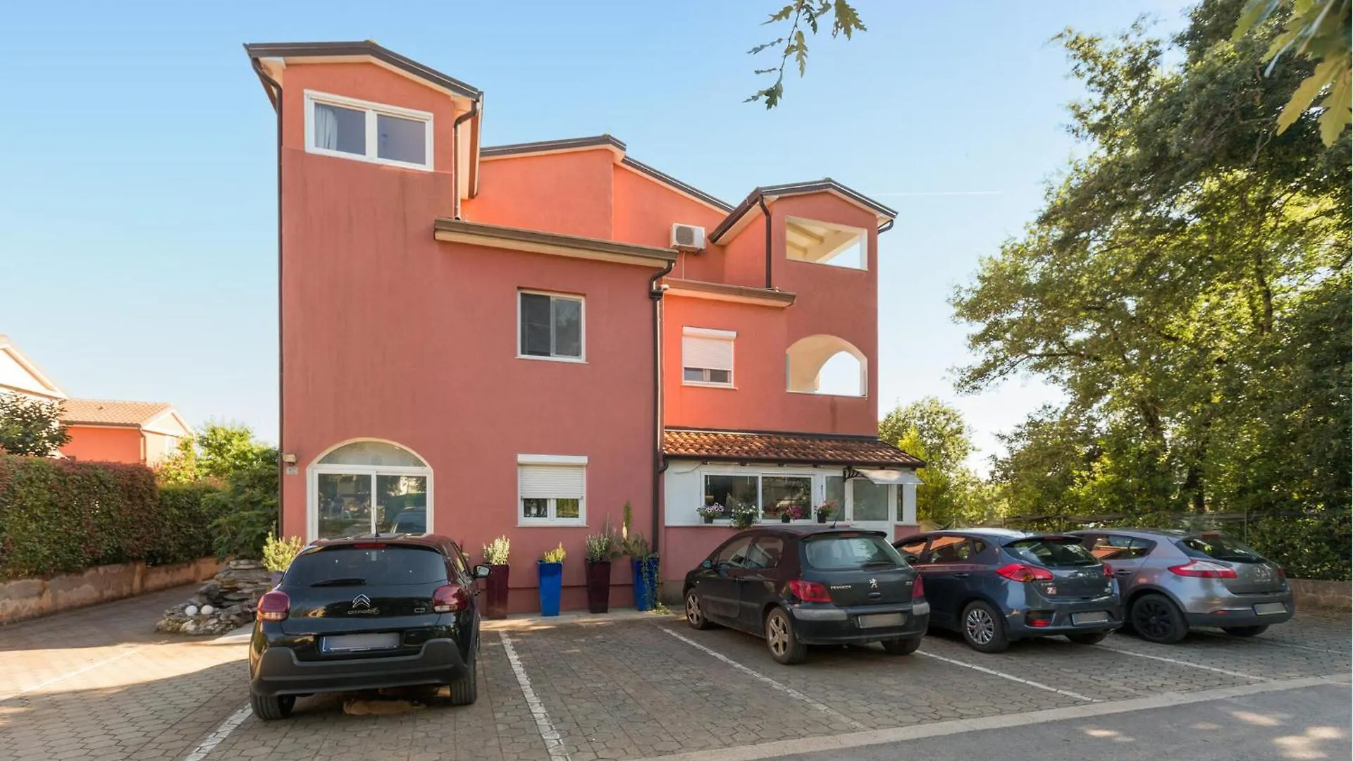 Cozy Apartment In Karigador With Kitchen