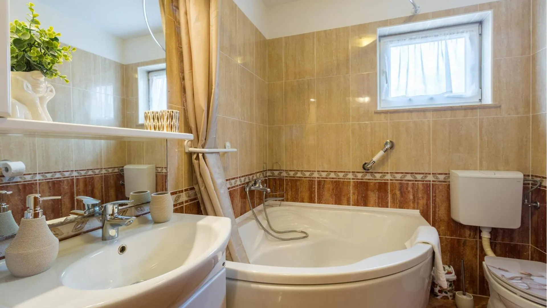 Cozy Apartment In Karigador With Kitchen