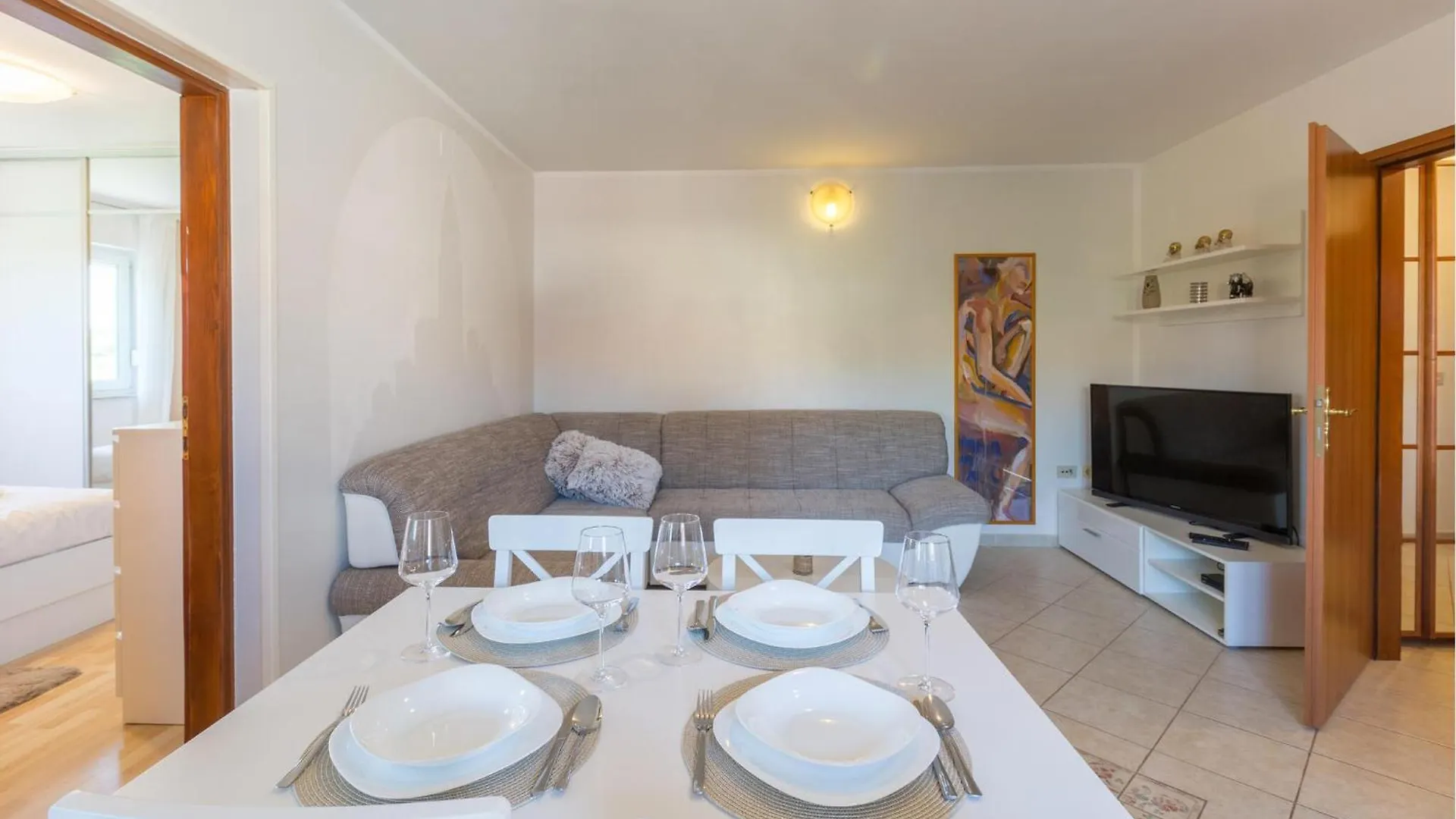 Cozy Apartment In Karigador With Kitchen